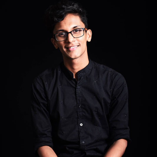 Painting the World onto Fabric – Tharshana Wijesinghe AOD Graduate and Fashion Designer