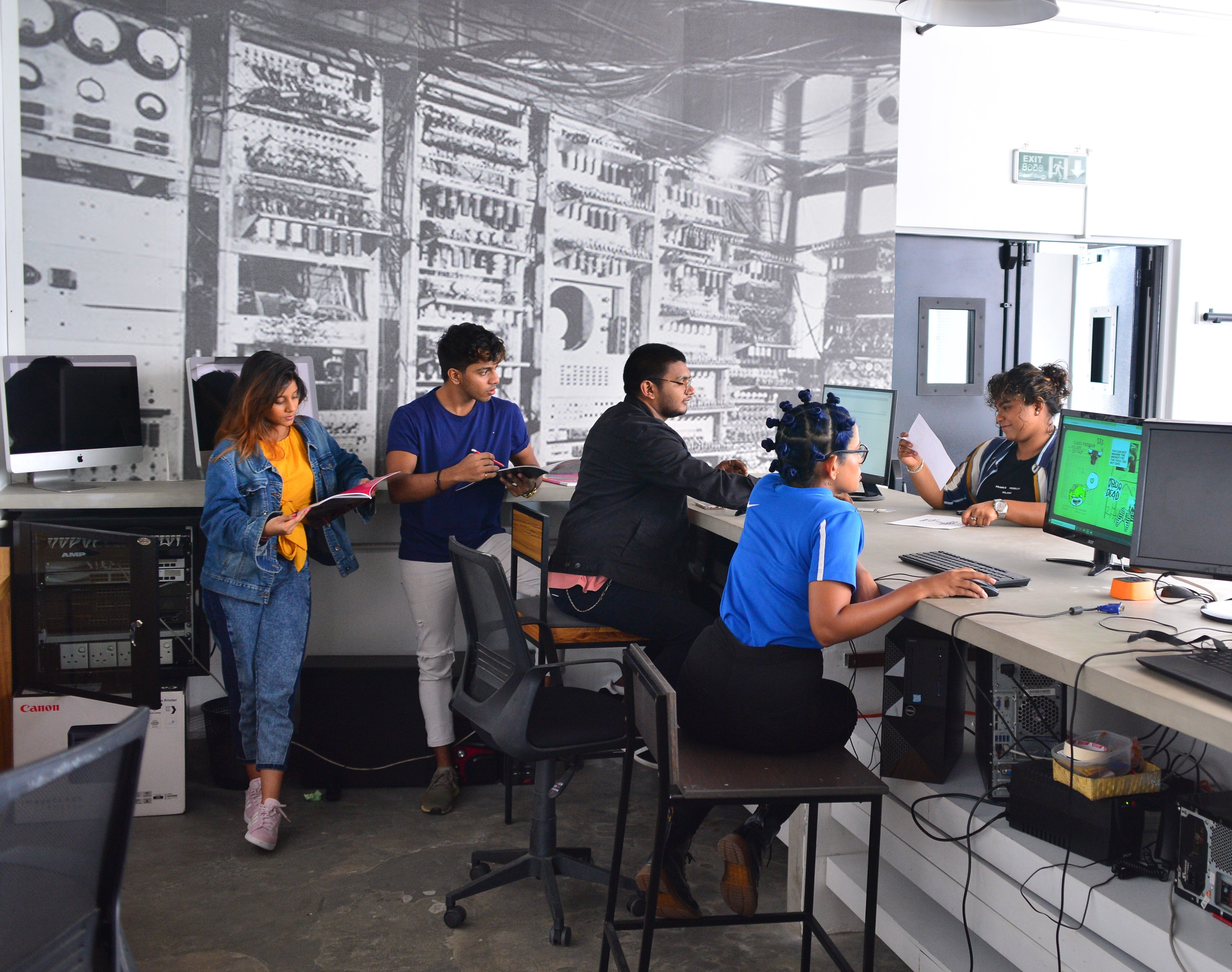 Get a head start in your creative Career with visual communication: th ...